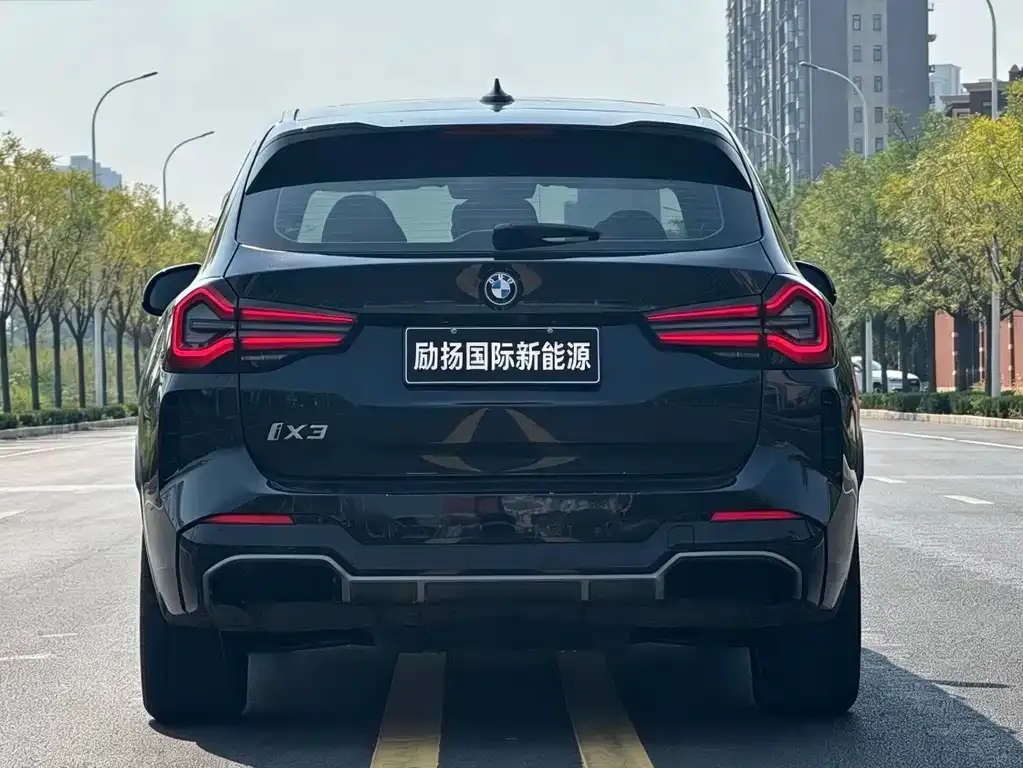 BMW iX3 — фото 6