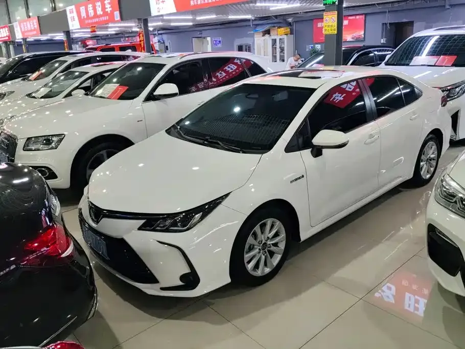 Toyota Corolla — фото 1