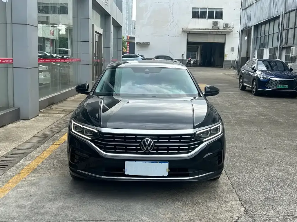 Volkswagen Passat — фото 10