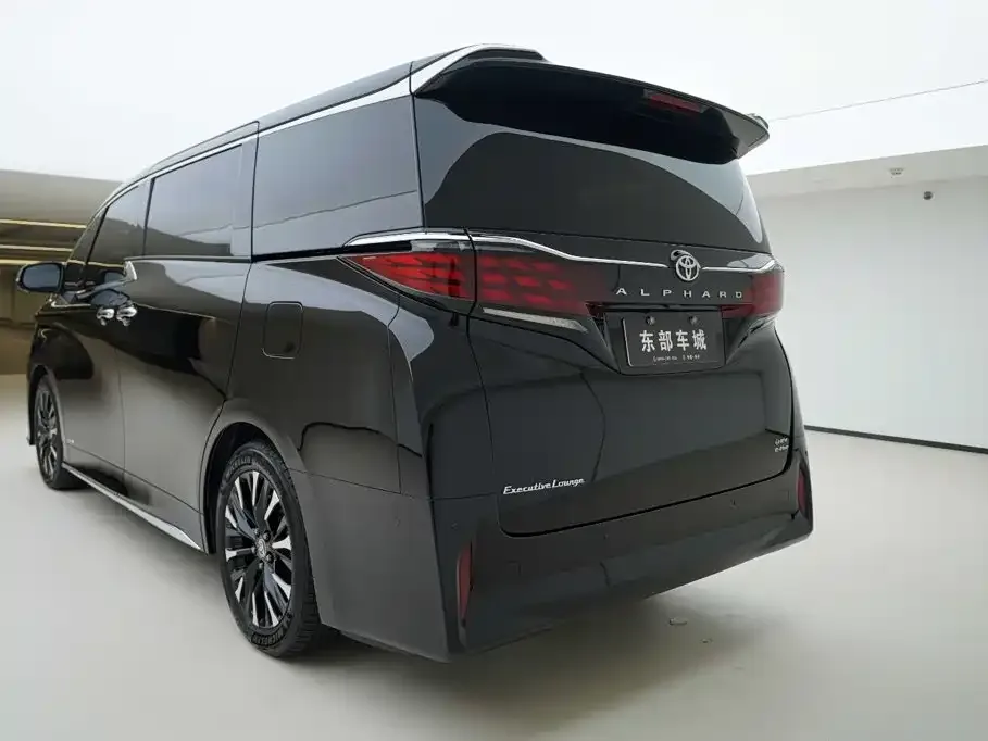 Toyota Alphard — фото 9
