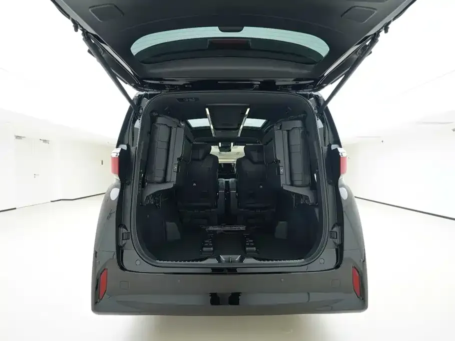 Toyota Alphard — фото 10