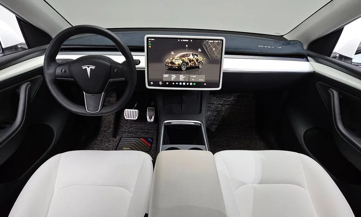 Tesla Model Y — фото 8
