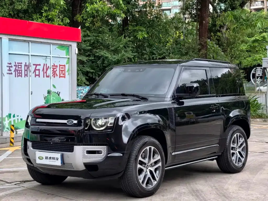 Land Rover Defender — фото 1