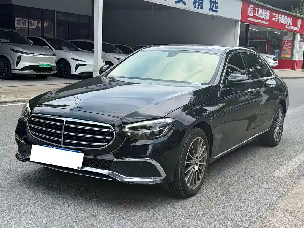 Mercedes-Benz E-Class — фото 1