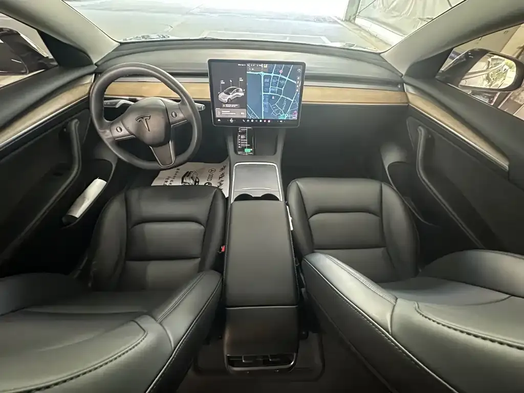 Tesla Model 3 — фото 2