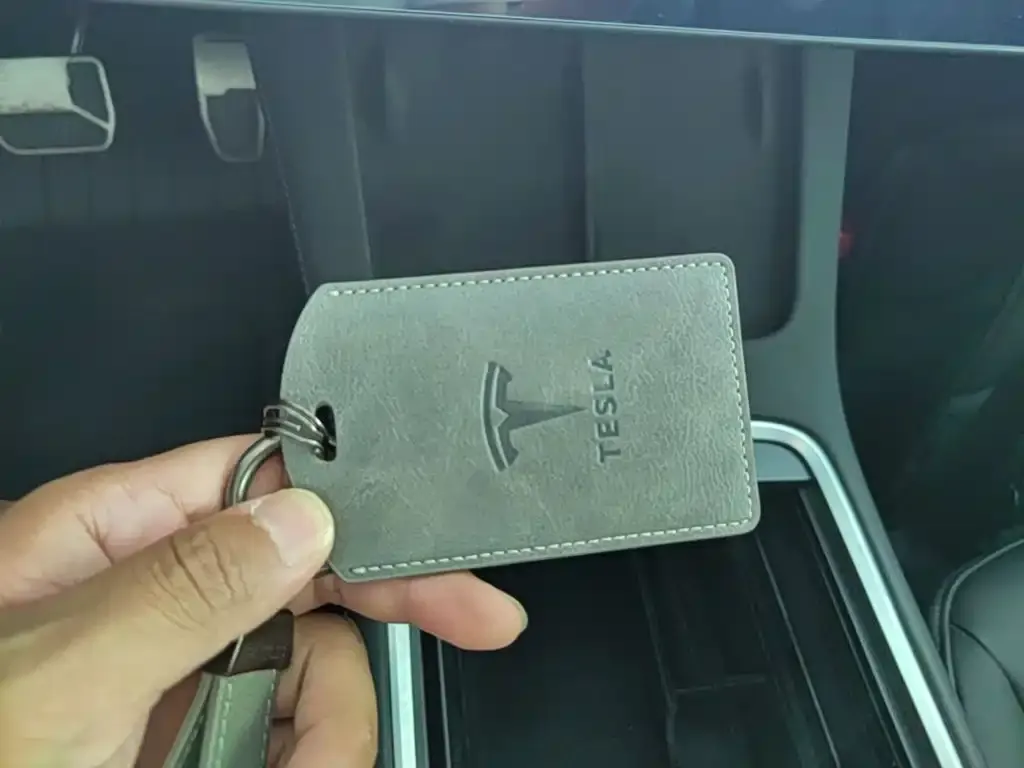 Tesla Model 3 — фото 10