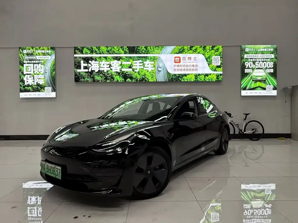 Tesla Model 3 — фото 1