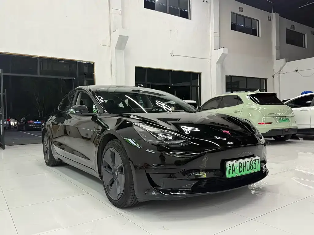 Tesla Model 3 — фото 5