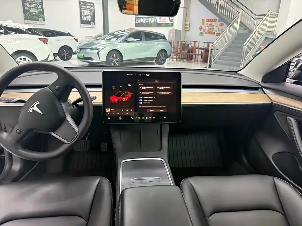 Tesla Model 3 — фото 3