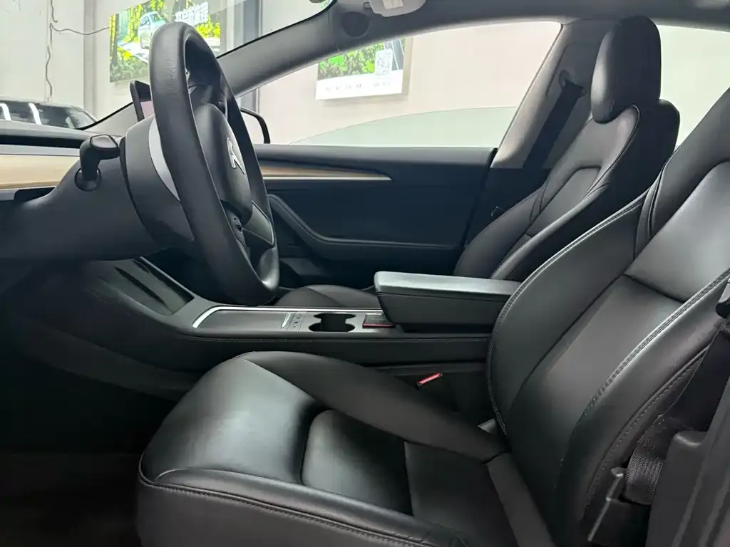 Tesla Model 3 — фото 8