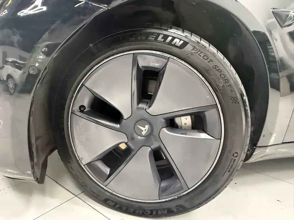 Tesla Model 3 — фото 2