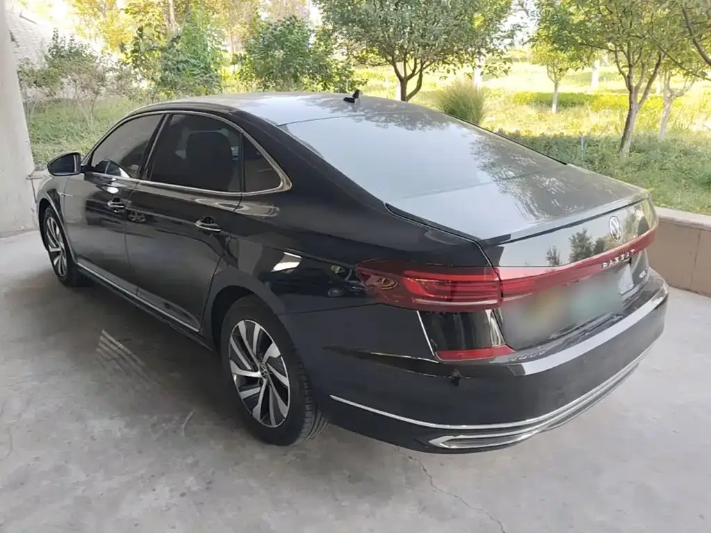 Volkswagen Passat PHEV — фото 10
