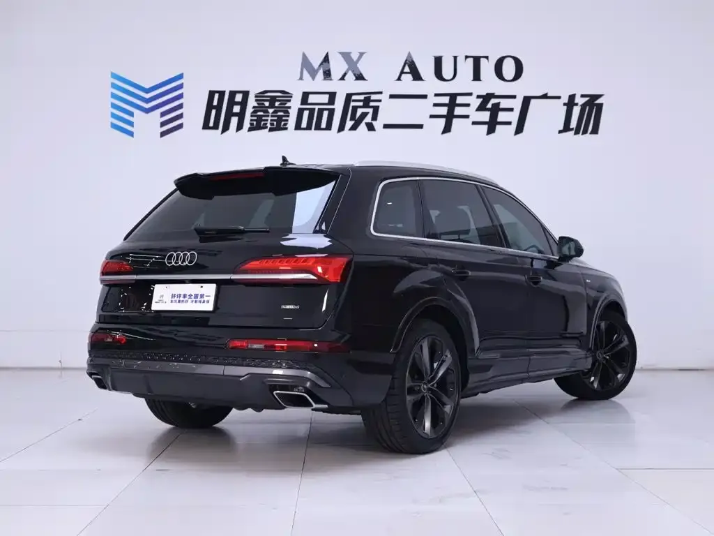 Audi Q7 — фото 10