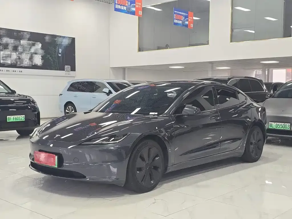 Tesla Model 3 — фото 1