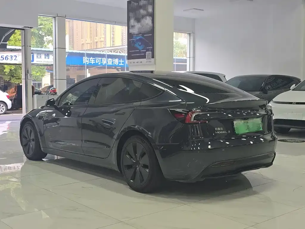 Tesla Model 3 — фото 10