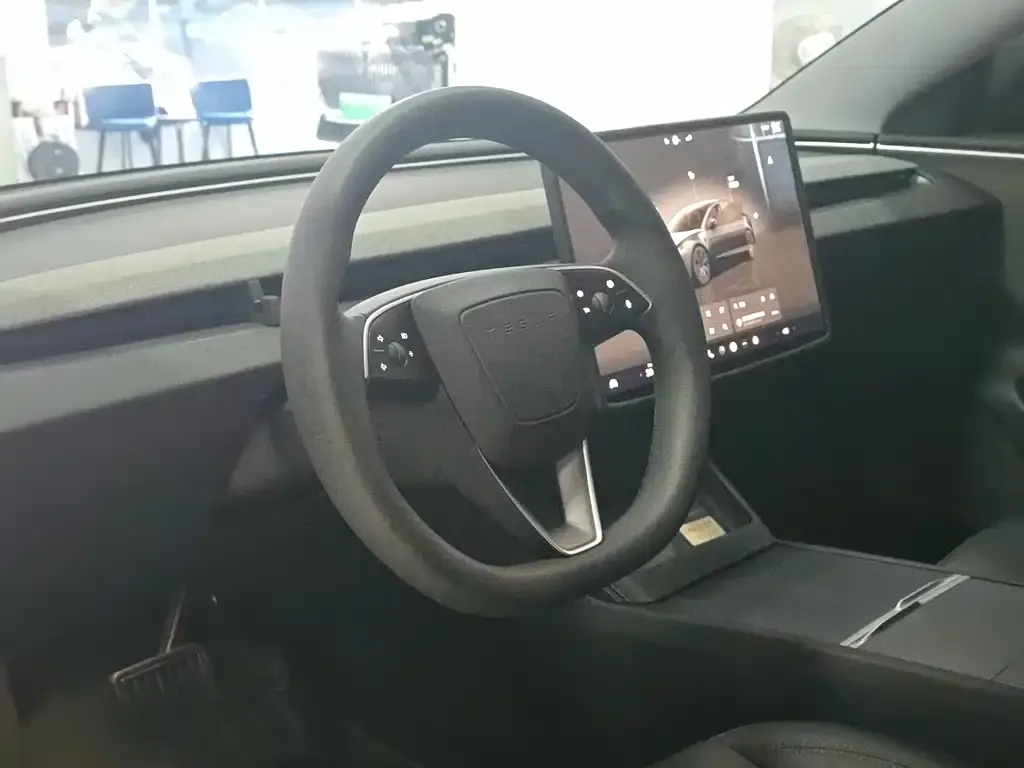 Tesla Model 3 — фото 2