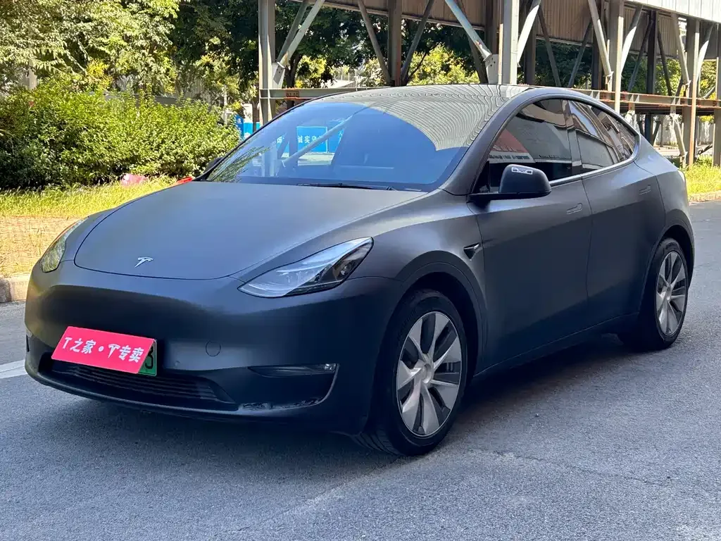 Tesla Model Y — фото 1