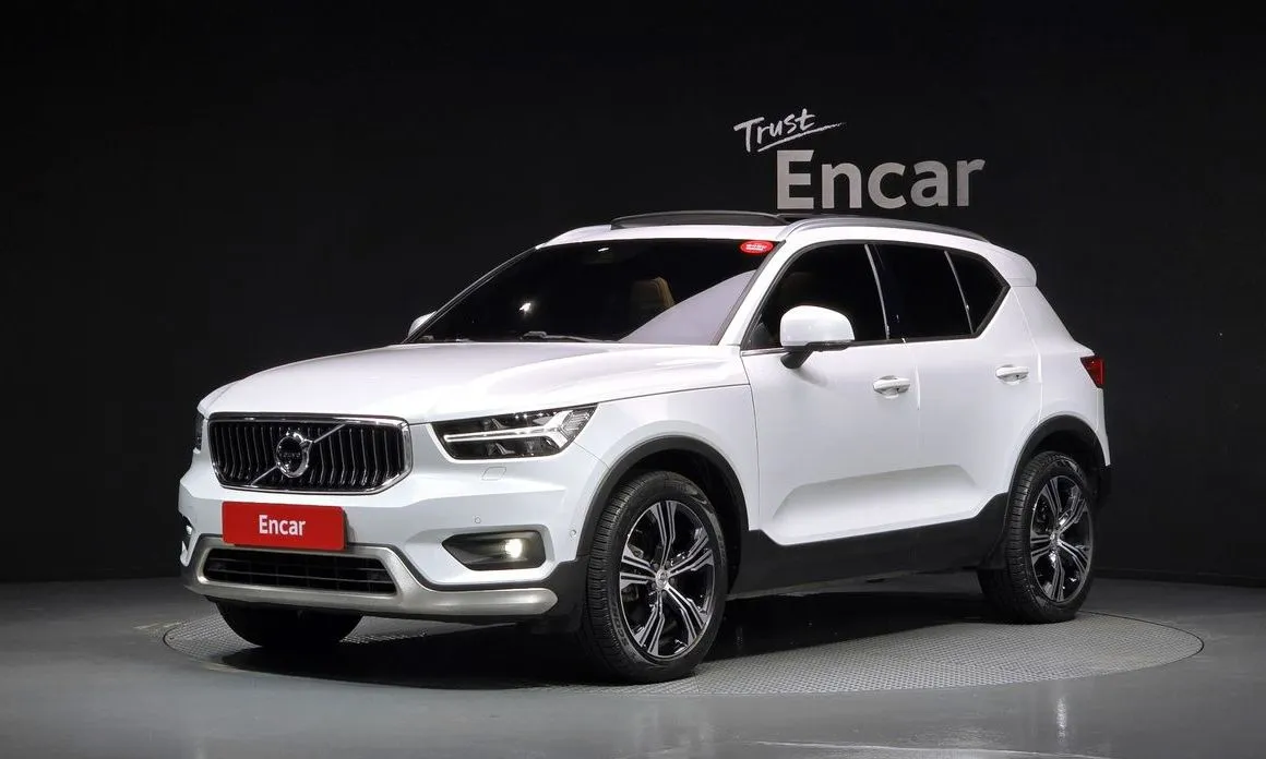 Volvo XC40 — фото 1