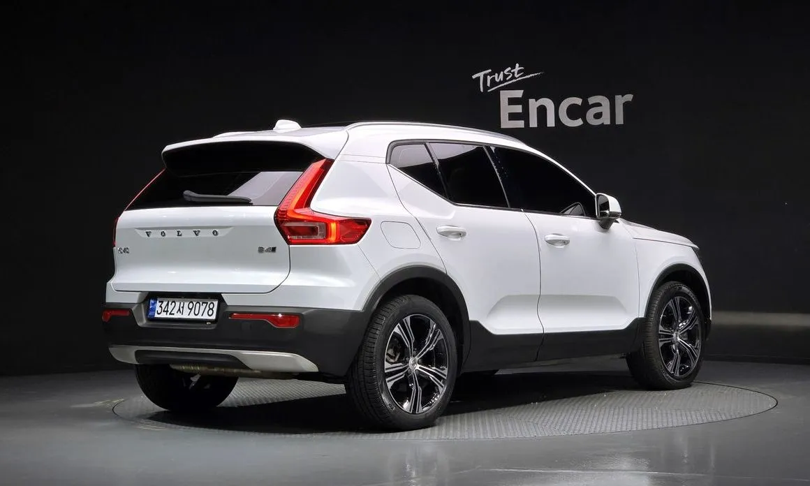 Volvo XC40 — фото 4