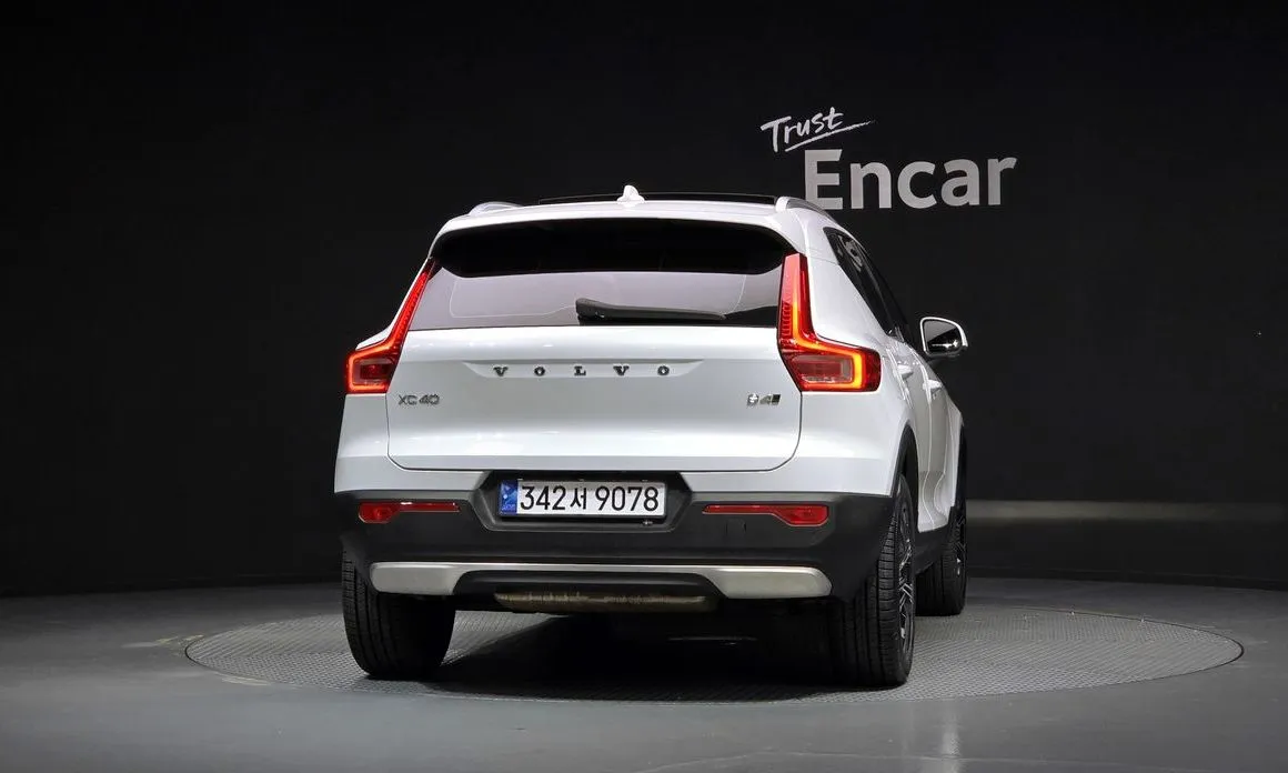 Volvo XC40 — фото 3