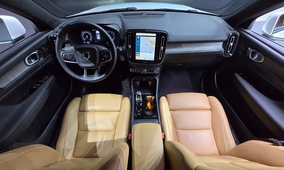 Volvo XC40 — фото 10