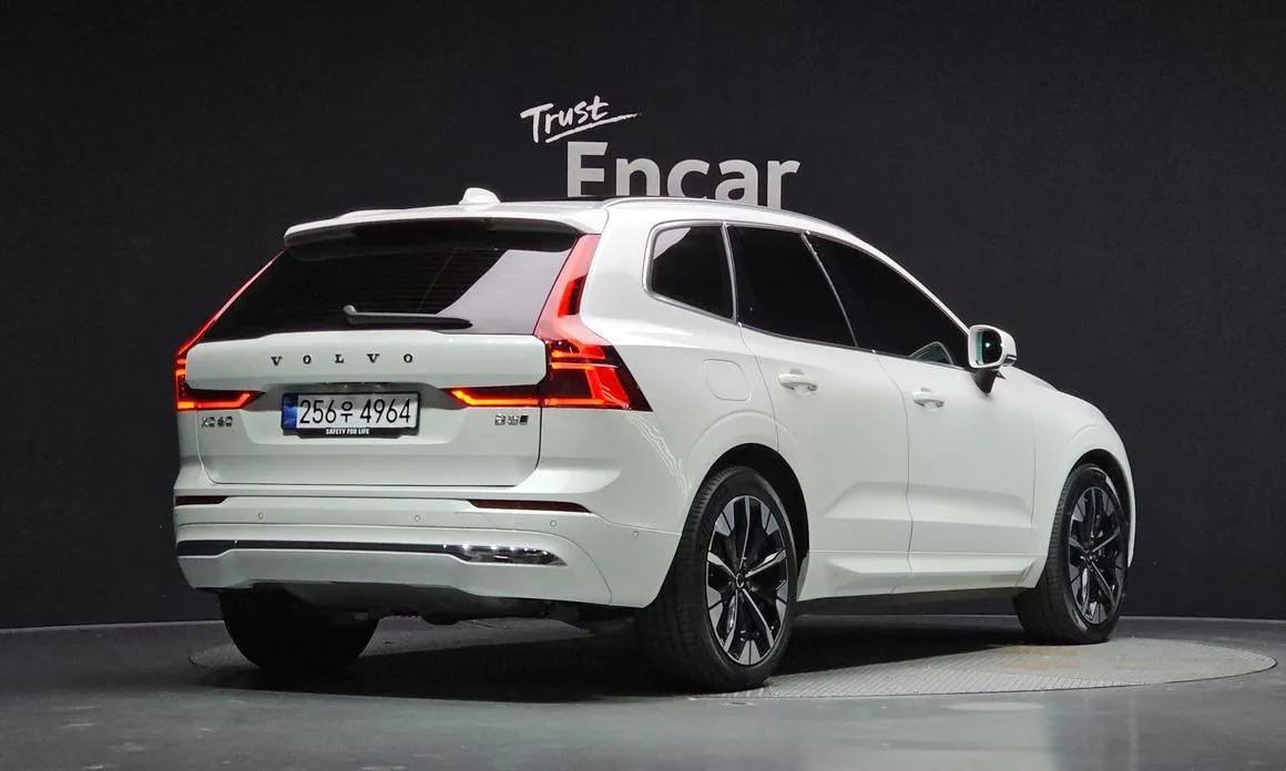 Volvo XC60 — фото 8