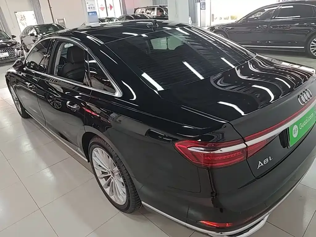 Audi A8 — фото 9
