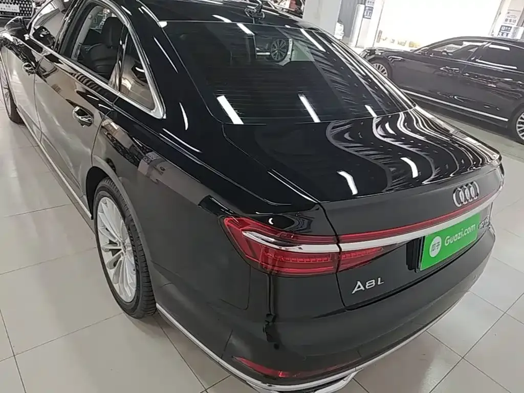 Audi A8 — фото 4