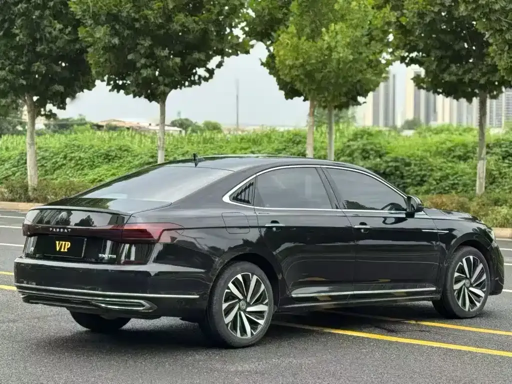 Volkswagen Passat — фото 7