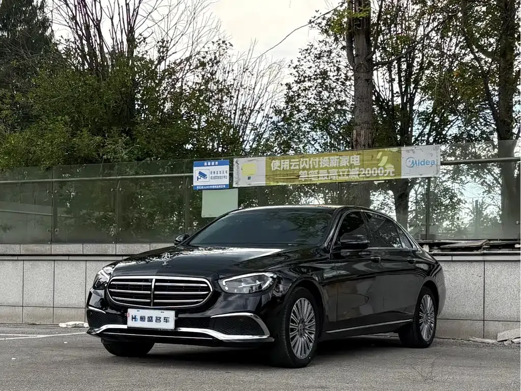 Mercedes-Benz E-Class — фото 1
