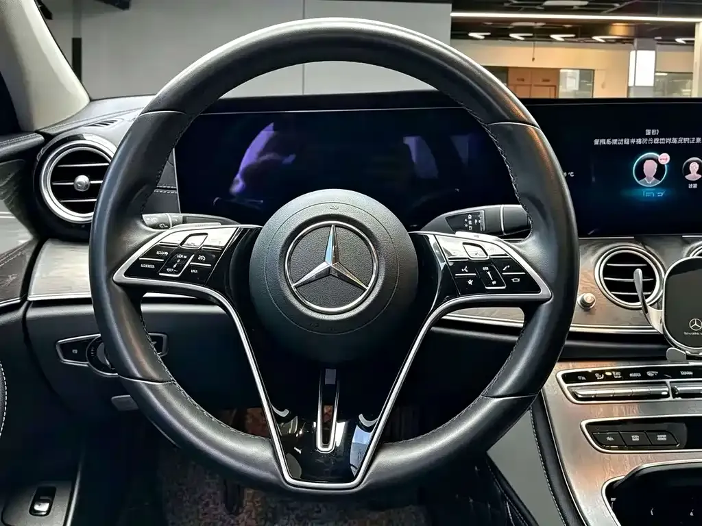 Mercedes-Benz E-Class — фото 3