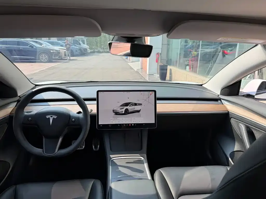 Tesla Model 3 — фото 4