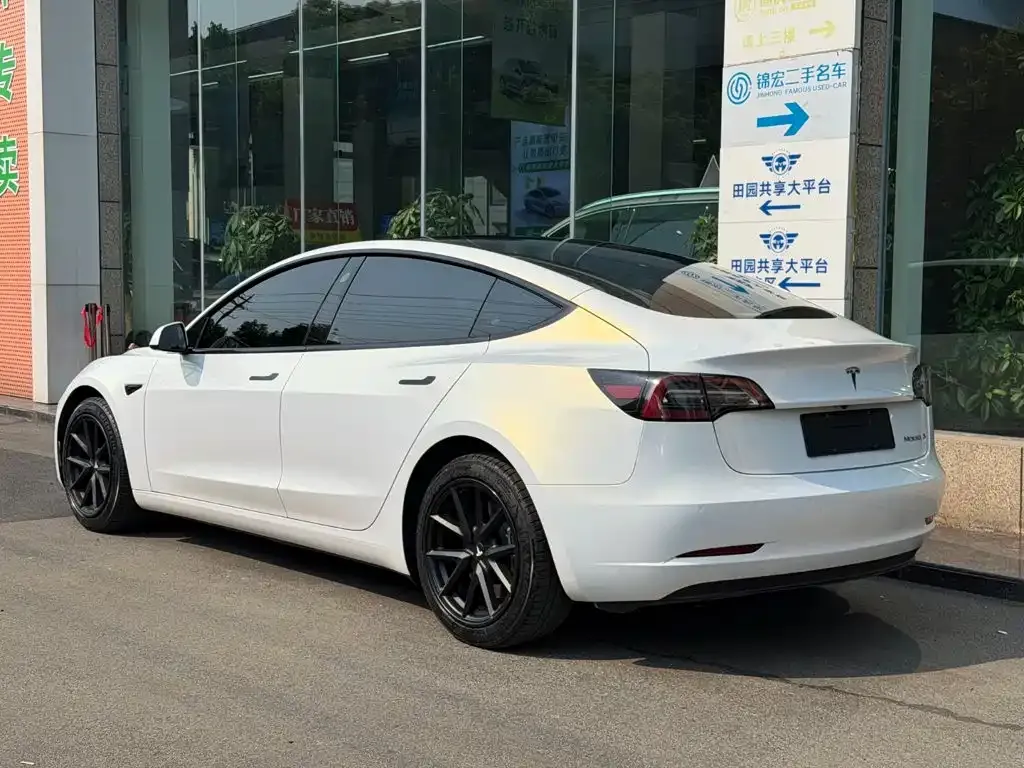 Tesla Model 3 — фото 3