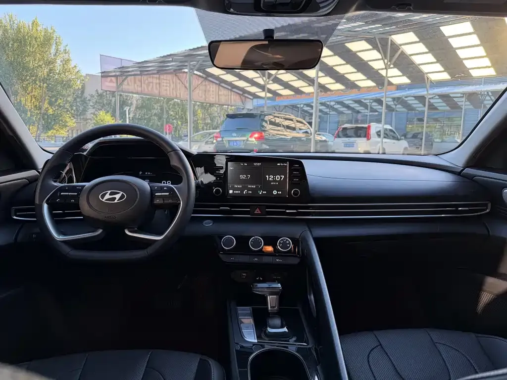 Hyundai Elantra — фото 6