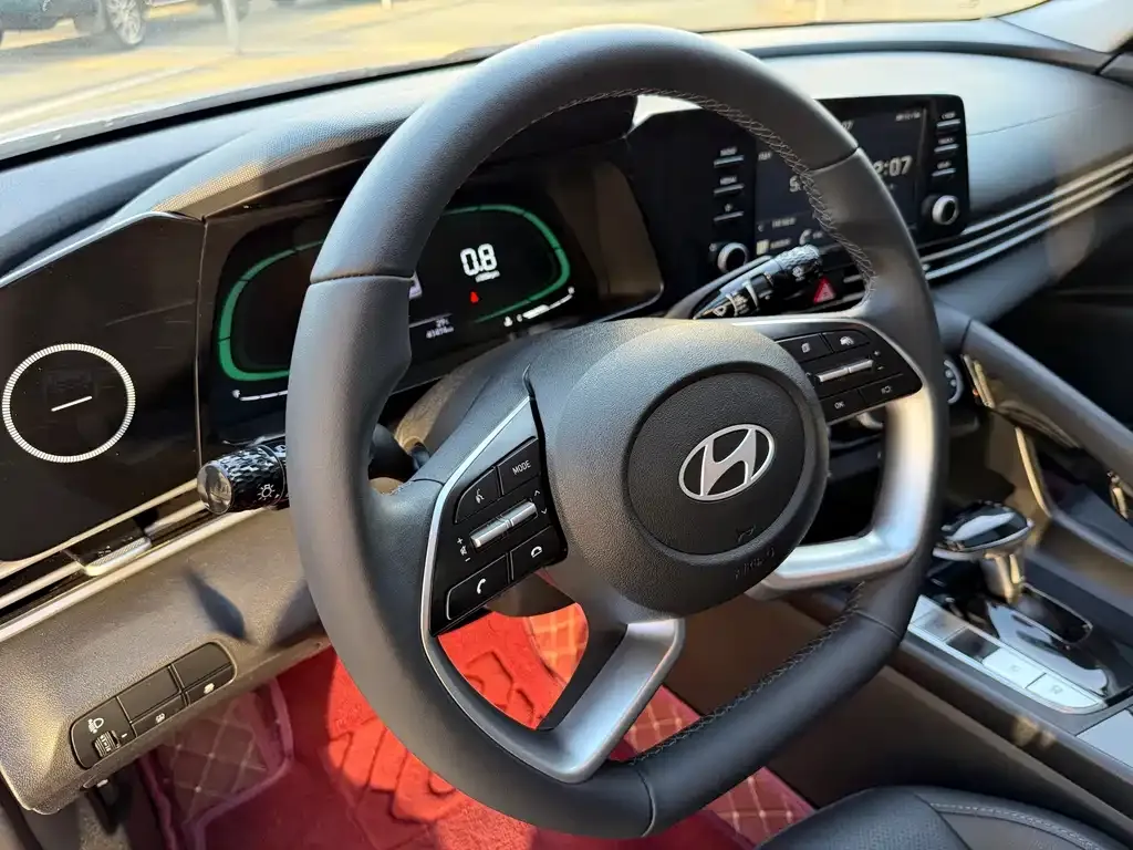 Hyundai Elantra — фото 4
