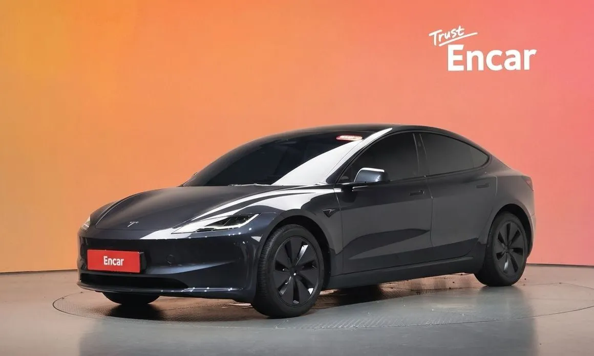 Tesla Model 3 — фото 1