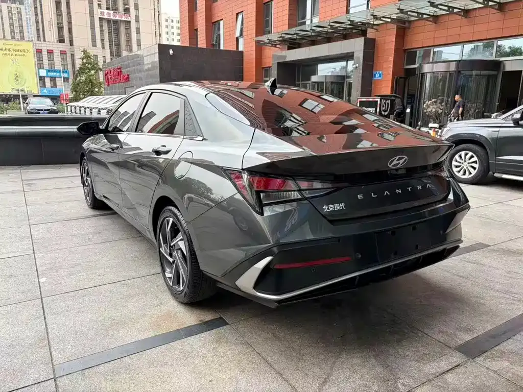 Hyundai Elantra — фото 10