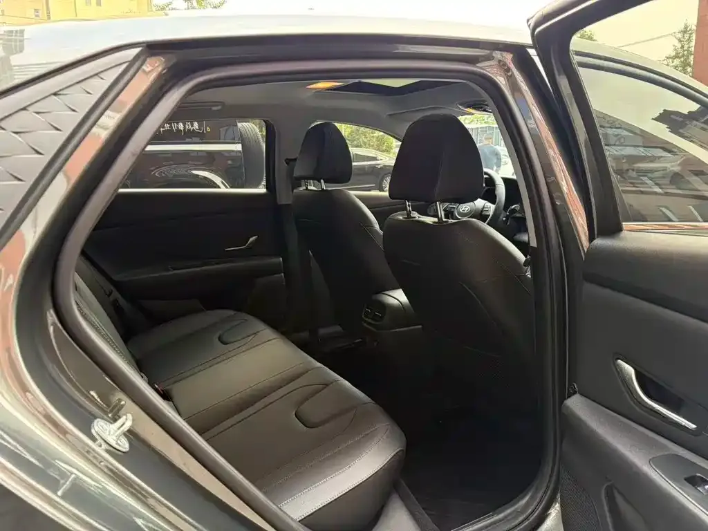 Hyundai Elantra — фото 3
