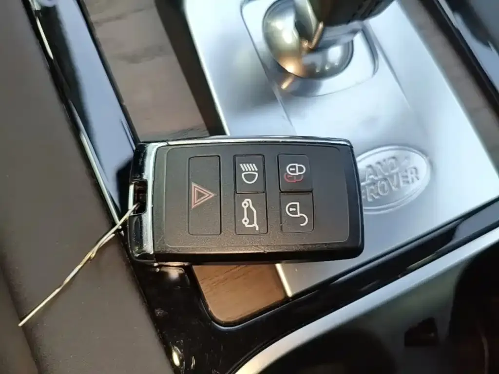 Land Rover Discovery Sport Hybrid — фото 10