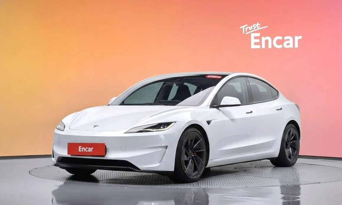 Tesla Model 3 — фото 1