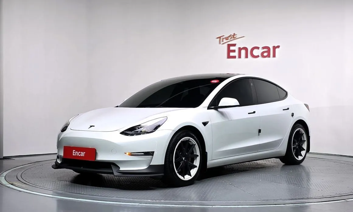 Tesla Model 3 — фото 1