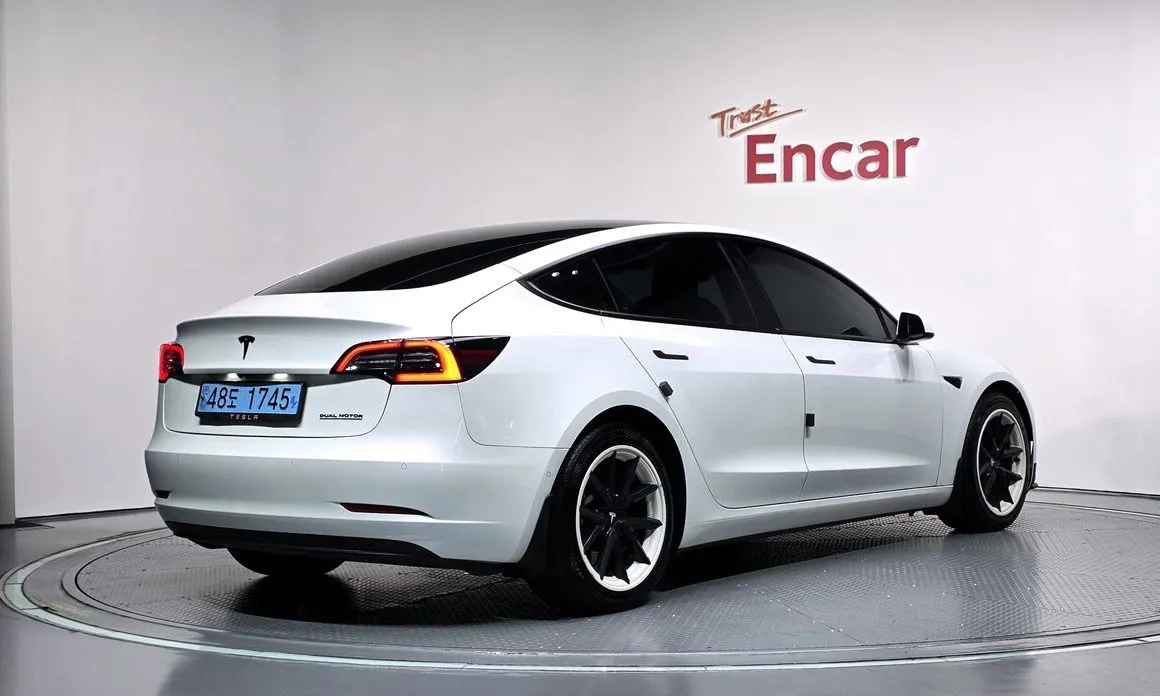 Tesla Model 3 — фото 9