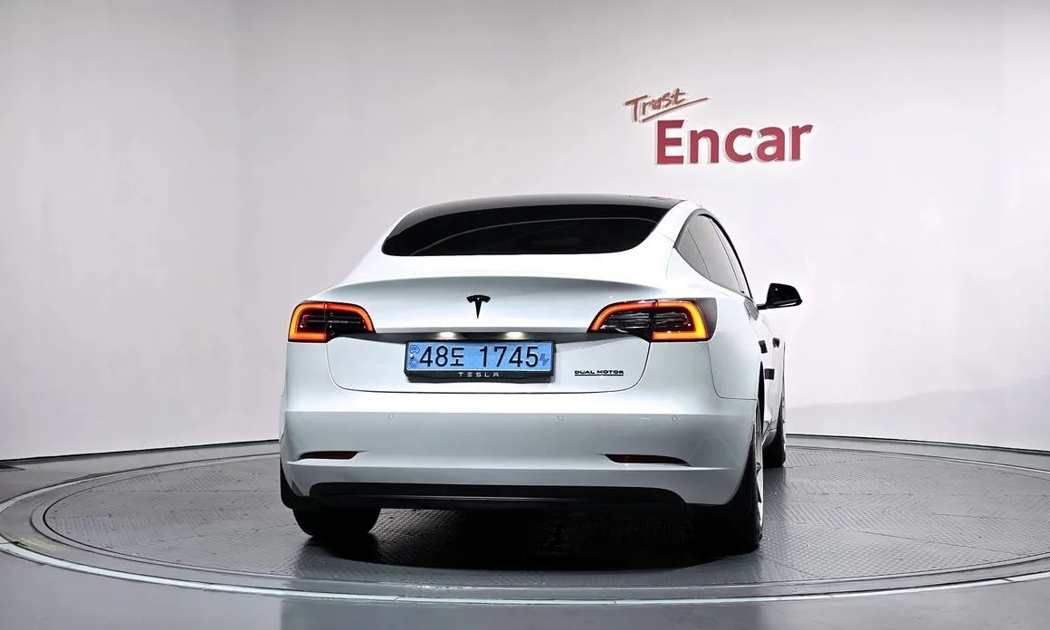 Tesla Model 3 — фото 3
