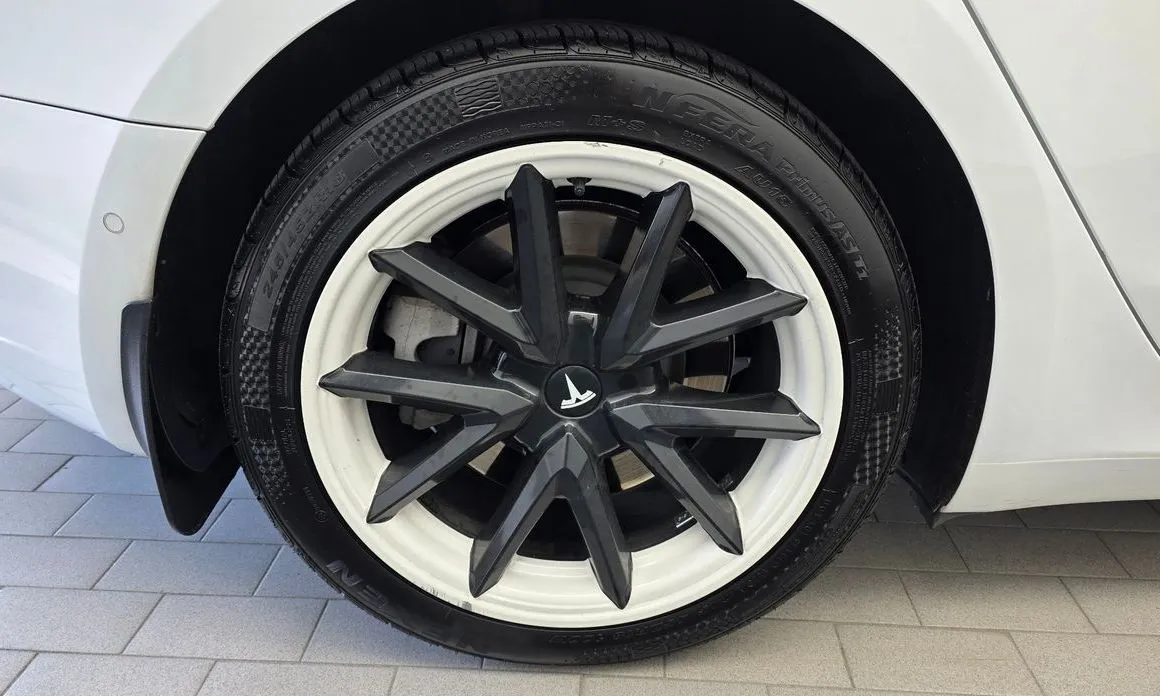 Tesla Model 3 — фото 10
