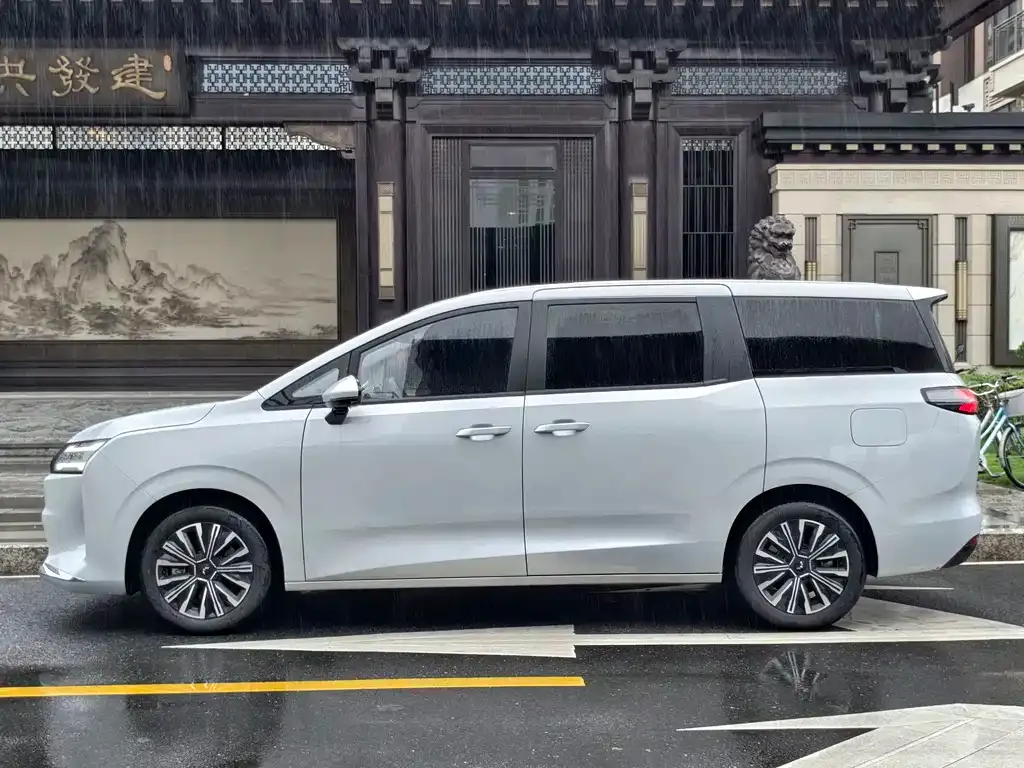 Wuling Xingguang 730 New Energy — фото 6