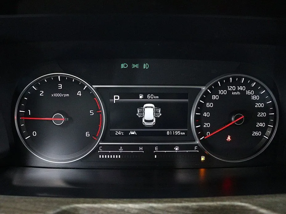 Kia Sorento — фото 8