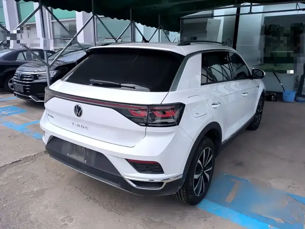 Volkswagen T-Roc — фото 9