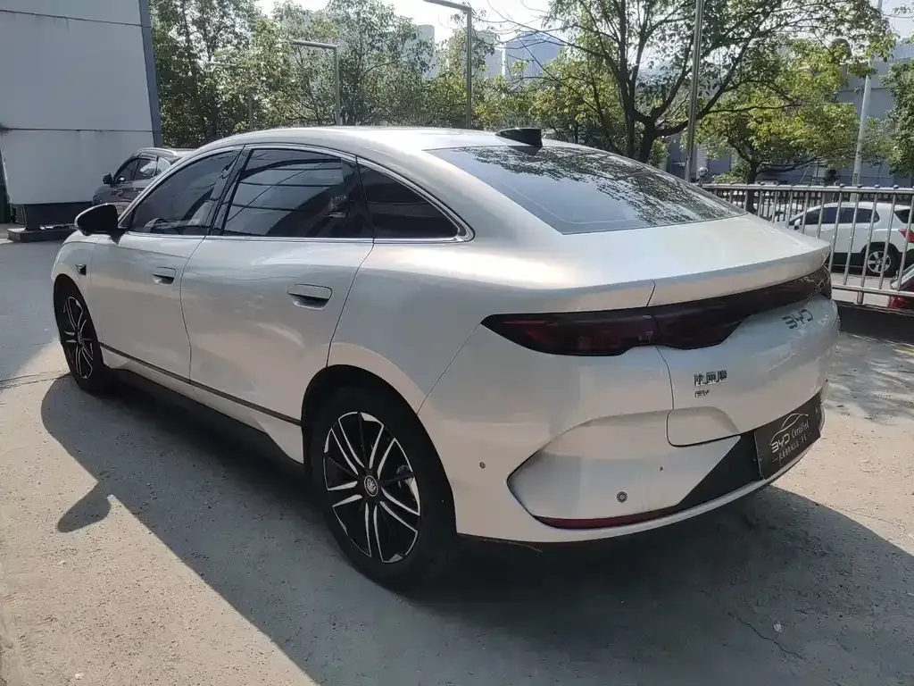 BYD Qin L — фото 9