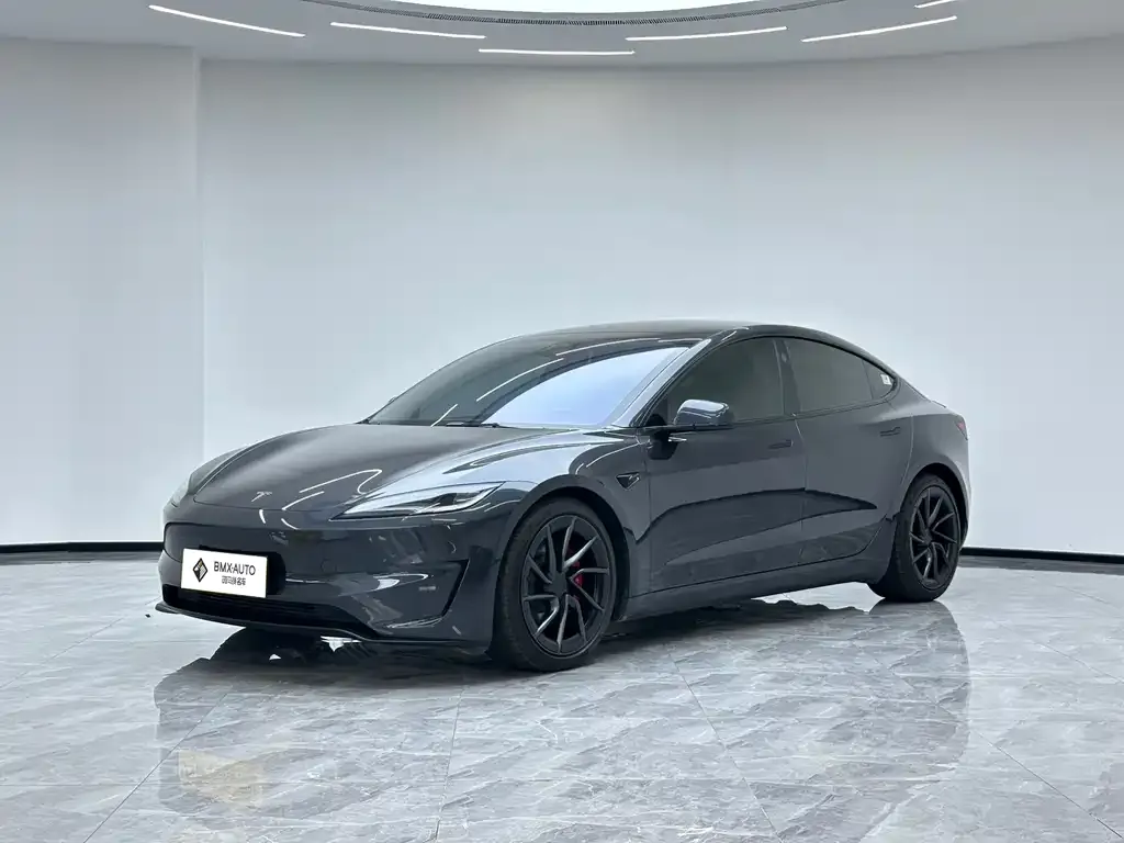 Tesla Model 3 — фото 1