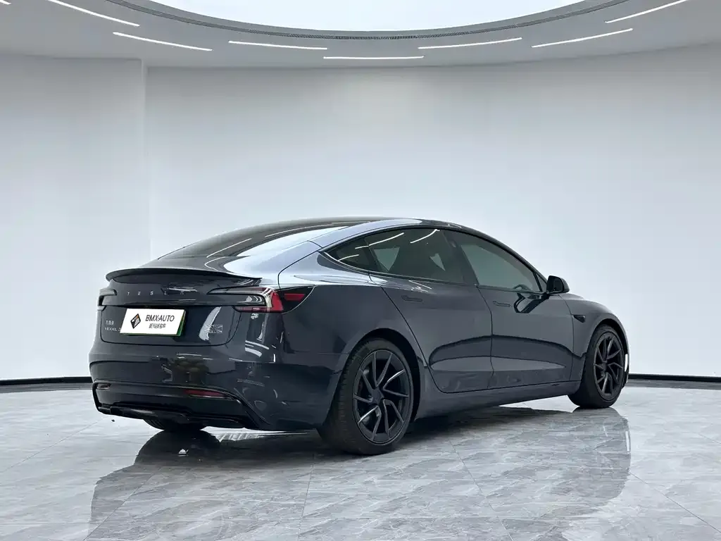 Tesla Model 3 — фото 8